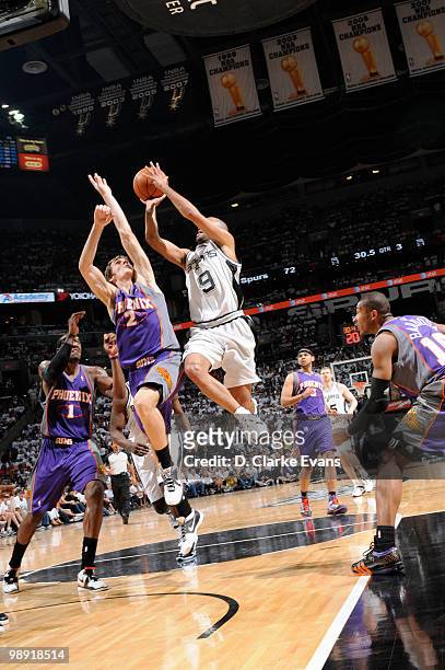 Tony Parker of the San Antonio Spurs shoots against Gordan Dragic of the Phoenix Suns in Game Three of the Western Conference Semifinals during the...