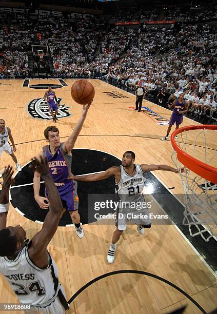 Gordan Dragic of the Phoenix Suns shoots against Tim Duncan and Antonio McDyess of the San Antonio Spurs in Game Three of the Western Conference...