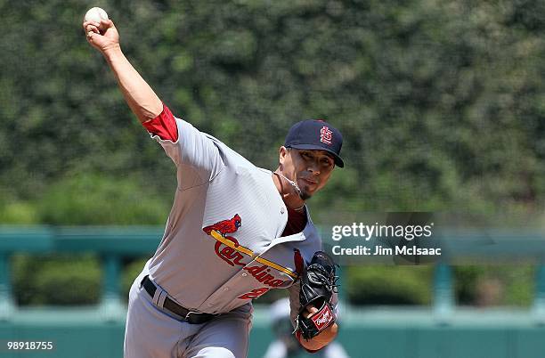 Kyle Lohse of the St. Louis Cardinals delivers a pitch against the Philadelphia Phillies at Citizens Bank Park on May 6, 2010 in Philadelphia,...