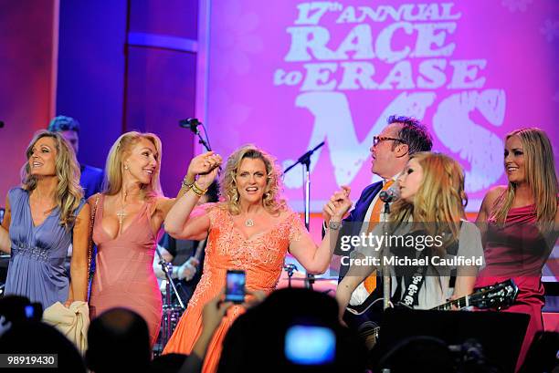 Guest, Linda Thompson, Nancy Davis, Tom Arnold, singer Avril Lavigne and olympic gold medalist Lindsey Vonn onstage during the 17th Annual Race to...