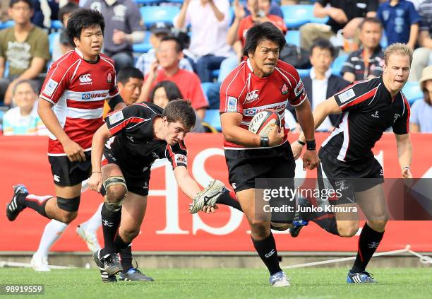 Takeshi Kizu of Japan in action during the HSBC Asian 5 Nations match between Japan and Arabian Gulf at Prince Chichibu Stadium on May 8, 2010 in...