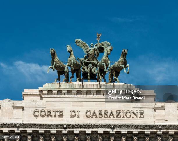 quadriga, corte suprema di cassazione, supreme court of cassation, palazzo di giustizia, or palace of justice, rome, lazio, italy - giustizia ストックフォトと画�像