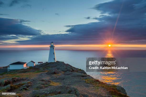 lighthouse at cape spear at sunrise, newfoundland and labrador, canada. - newfoundland and labrador 個照片及圖片檔