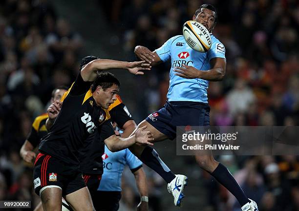 Kurtley Beale of the Waratahs collects the high ball under pressure from Jackson Willison of the Chiefs during the round 13 Super 14 match between...