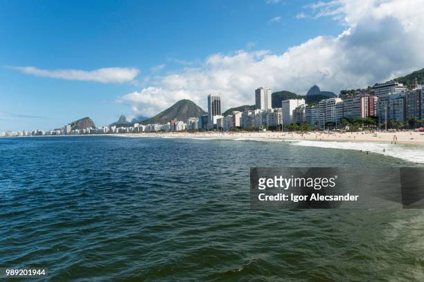 arpoador beach, ipanema, rio de janeiro, brazil - arpoador beach stock pictures, royalty-free photos & images