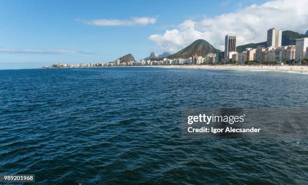 arpoador beach, ipanema, rio de janeiro, brazil - arpoador beach stock pictures, royalty-free photos & images