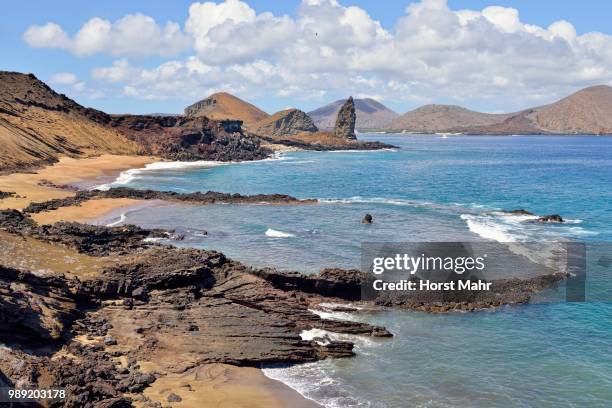 lava coast with pinnacle rock, bartolome island, galapagos province, galapagos islands, ecuador - galapagos isle stock-fotos und bilder