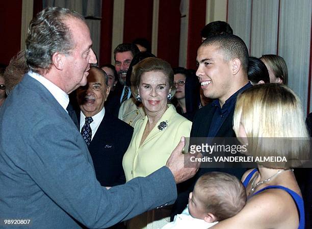 The King of Spain, Juan Carlos I , speaks to Brazilian soccer player, Ronaldo Nazario and his wife Milena Rodrigues , during a visit to the Fine Arts...