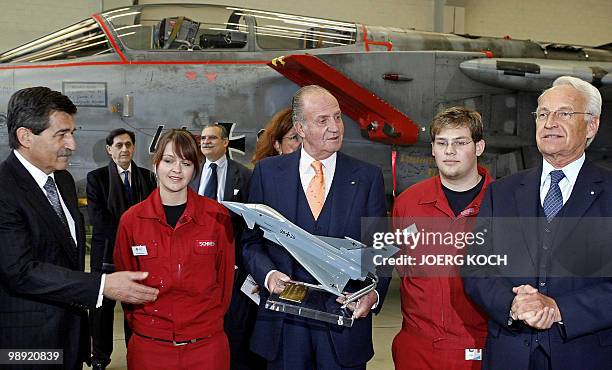 King Juan Carlos of Spain , Bavaria's State Premier and leader of the Christian Social Union party Edmund Stoiber and EADS�s supervisory board leader...