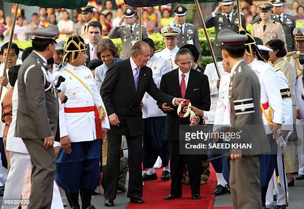 King Bhumibol Adulyadej of Thailand and Spanish King Juan Carlos, arrive to attend a ceremony where Spanish King was given the key of the city of...