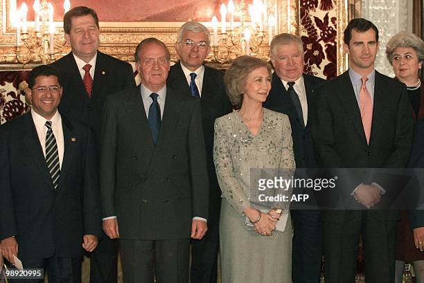King of Spain Juan Carlos and Queen Sofia receive before a meeting in Madrid 08 March 2001, representatives of Inter-American Consultative Group....