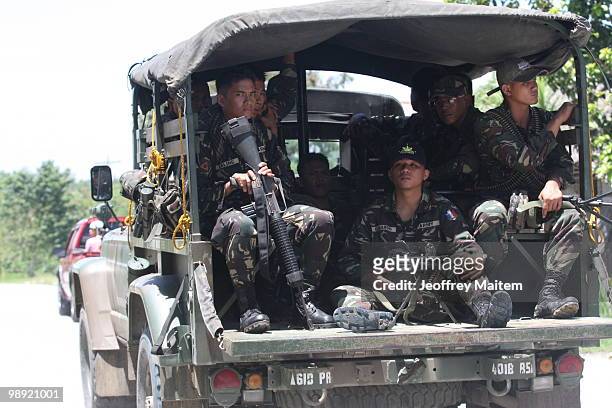 Philippine security forces on board a humbee patrol at the capital of this province, Shariff Aguak, on May 8, 2010 in Maguindanao Province,...