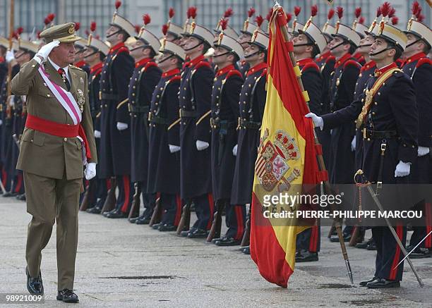 King Juan Carlos of Spain reviews an honor guard during the Military New Year's ceremony "Pascua Militar" 06 January 2003, at the Royal Palace in...