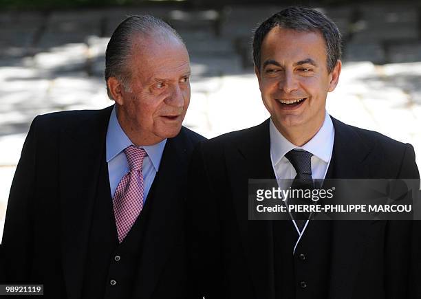 Spanish King Juan Carlos and Spanish Prime Minister Jose luis Rodriguez Zapatero share a laugh while posing for a group photo at the University of...