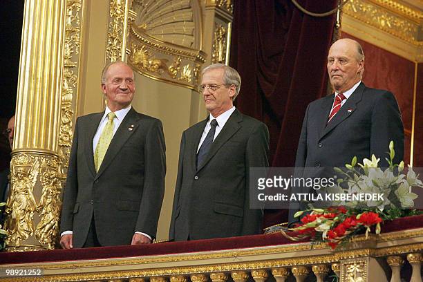 Spanish King Juan Carlos , Hungarian President Laszlo Solyom and Norwegian King Harald V listen the Hungarian anthem in the State Opera House of...