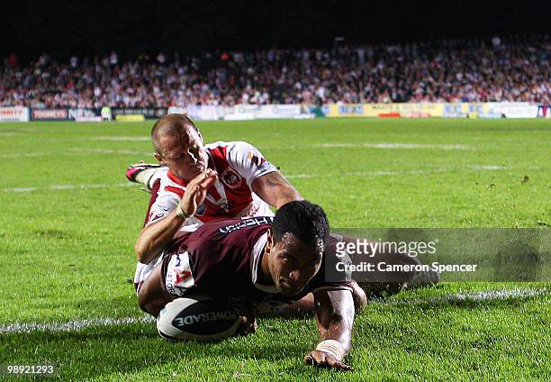 Tony Williams of the Sea Eagles scores a try during the round nine NRL match between the Manly Sea Eagles and the St George Illawarra Dragons at...
