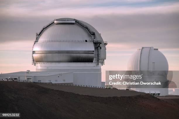 mauna kea gemini observatory, university of hawaii, dusk, big island, hawaii, usa - dormant volcano stock-fotos und bilder