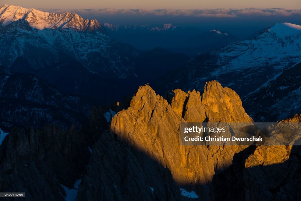 Grubeisen peak in morning light, from the Hafelekar peak, Inntal chain, Seegrube, Tyrol, Austria