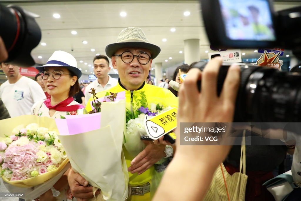 Zhou Libo And His Wife Return To Shanghai