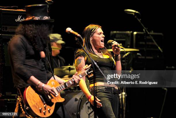 Musician Slash and musician Beth Hart perform at the 6th Annual MusiCares MAP Fund Benefit Concert at Club Nokia on May 7, 2010 in Los Angeles,...