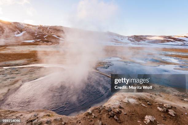 steaming hot springs, geothermal area hveraroend, also hverir or namaskard, northern iceland, iceland - nordurland eystra imagens e fotografias de stock