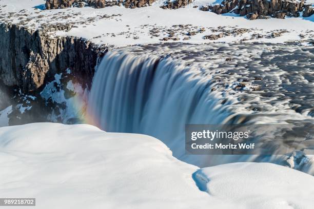 gorge, canyon with falling water masses, dettifoss waterfall in winter, northern iceland, iceland - dettifoss waterfall foto e immagini stock