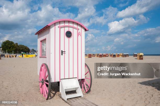 historic bathing cart, changing room at the sandy beach, travemuende, baltic sea, schleswig-holstein, germany - travemuende stock pictures, royalty-free photos & images