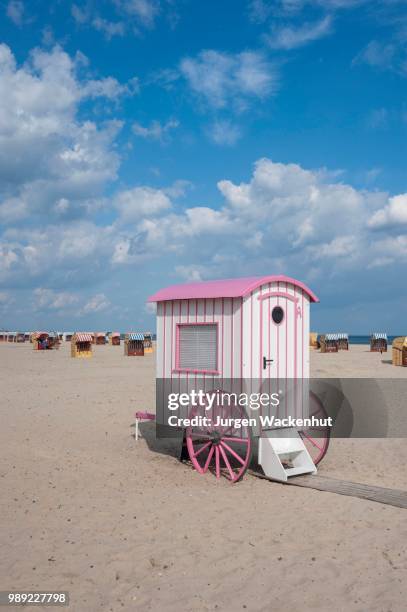 historic bathing cart, changing room at the sandy beach, travemuende, baltic sea, schleswig-holstein, germany - travemuende stock pictures, royalty-free photos & images
