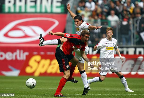 Raul Bobadilla of Gladbach and Stefan Reinartz of Leverkusen battle for the ball during the Bundesliga match between Borussia Moenchengladbach and...