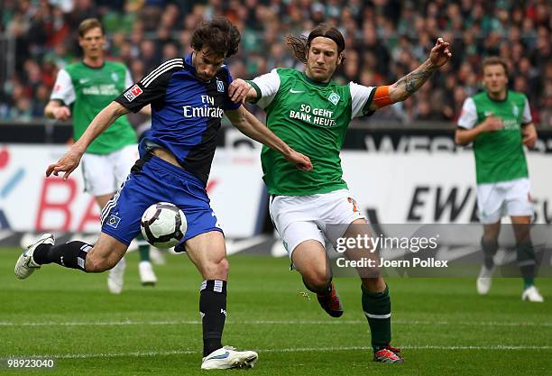 Ruud van Nistelrooy of Hamburg and Torsten Frings of Bremen battle for the ball during the Bundesliga match between SV Werder Bremen and Hamburger SV...