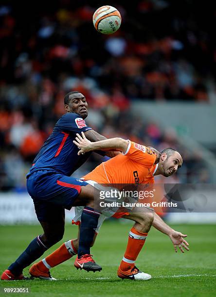 Gary Taylor-Fletcher of Blackpool battles with Wes Morgan of Nottingham Forest during the Coca-Cola Championship Playoff Semi Final 1st Leg match...