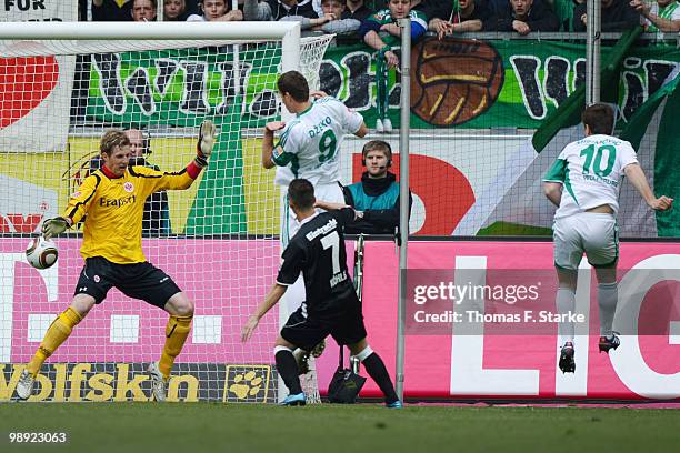 Zvjezdan Misimovic of Wolfsburg scores against Ralf Faehrmann of Frankfurt during the Bundesliga match between VfL Wolfsburg and Eintracht Frankfurt...