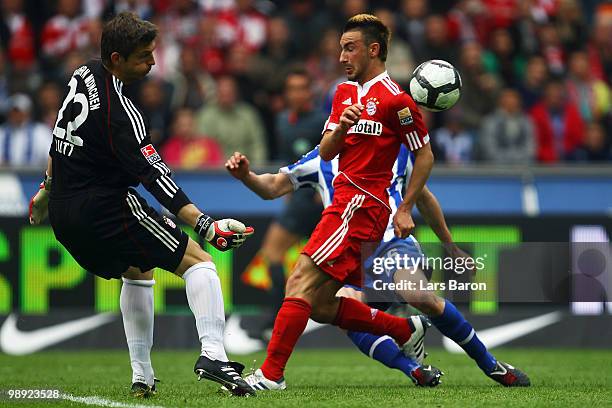 Goalkeeper Hans Joerg Butt of Muenchen saves a shoot of Lukasz Piszczek of Berlin during the Bundesliga match between Hertha BSC Berlin and FC Bayern...