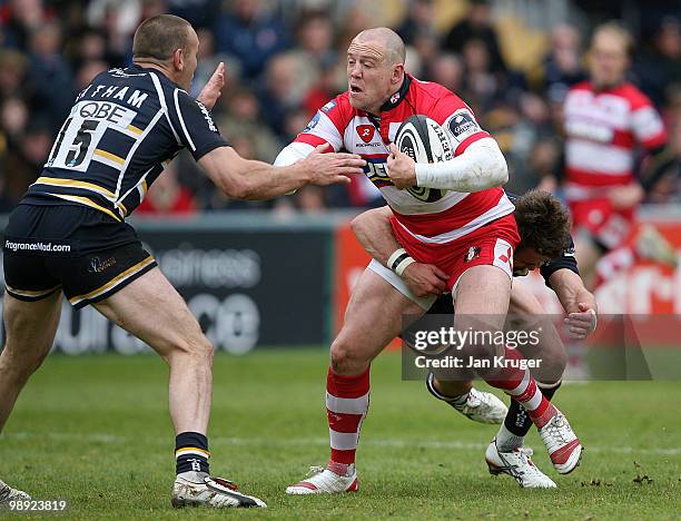 Mike Tindall, captain of Gloucester running at Chris Latham, captain of Worcester during the Guinness Premiership match between Worcester Warriors...