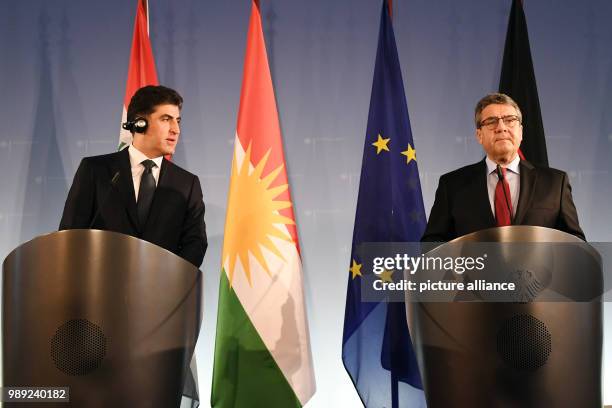 German Foreign Minister Sigmar Gabriel and the Prime Minister of the Kurdistan Regional Government of Iraqi Kurdistan, Nechirvan Barzani, give a...