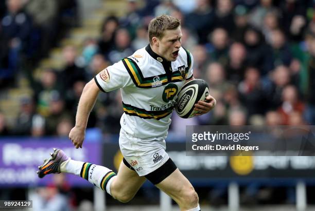 Chris Ashton of Northampton races away to score a try during the Guinness Premiership match between London Irish and Northampton Saints at the...