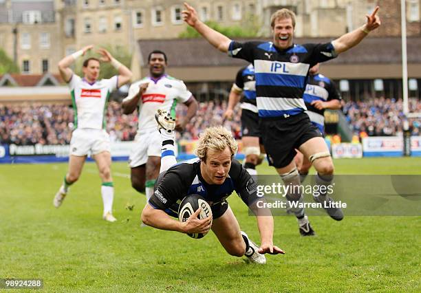 Nick Abendanon of Bath dives over to score a try during the Guinness Premiership match between Bath and Leeds Carnegie on May 8, 2010 in Bath,...