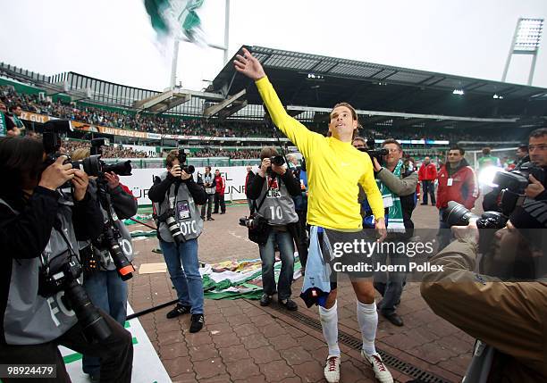 Goalkeeper Tim Wiese of Bremen celebrates with the fans after the Bundesliga match between SV Werder Bremen and Hamburger SV at Weser Stadium on May...