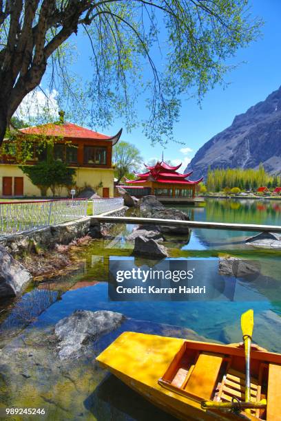 shangrila & lower kachura lake baltistan pakistan - baltistan bildbanksfoton och bilder