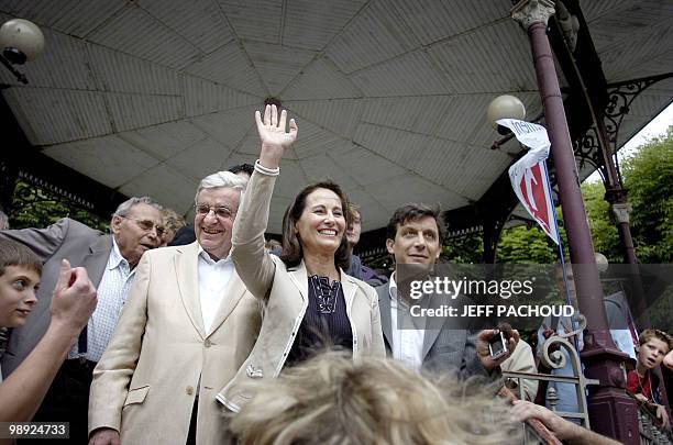 Former French socialist party presidential candidate Segolene Royal waves to the crowd, 06 June 2007 in Belfort eastern France, during a visit in...