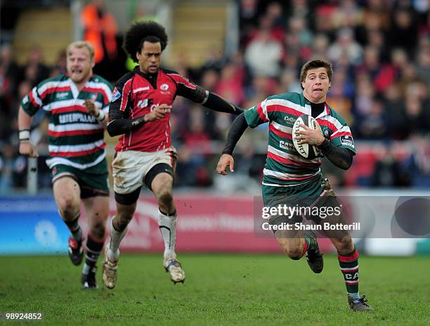 Ben Youngs of Leicester Tigers breaks forward with the ball during the Guinness Premiership match between Leicester Tigers and Saracens at Welford...