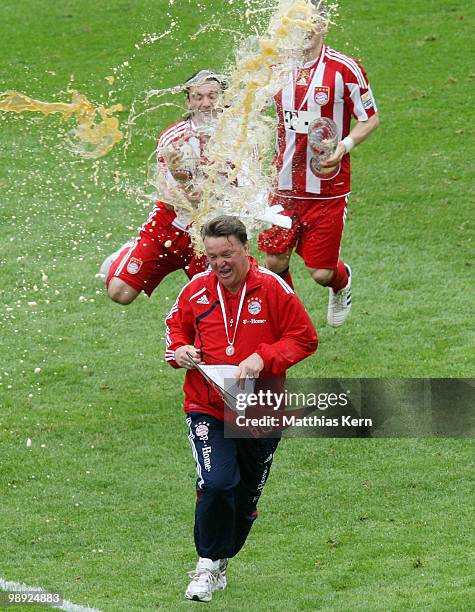 Head coach Louis van Gaal of Bayern receives a beer shower of Danijel Pranjic after the Bundesliga match between Hertha BSC Berlin and FC Bayern...