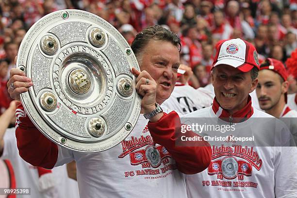 Head coach Louis van Gaal of Bayern and assistant coach Andries Jonker present the German champions trophy after winning 3-1 the Bundesliga match...