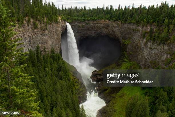 helmcken falls - helmcken falls stock pictures, royalty-free photos & images