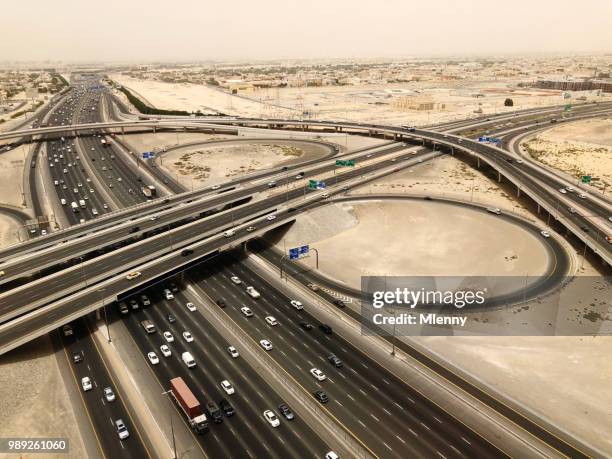 vista aérea rodovias de dubai emirados árabes unidos - mlenny - fotografias e filmes do acervo