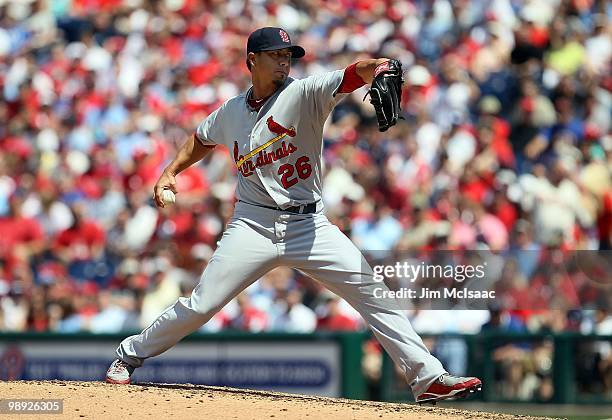 Kyle Lohse of the St. Louis Cardinals delivers a pitch against the Philadelphia Phillies at Citizens Bank Park on May 6, 2010 in Philadelphia,...