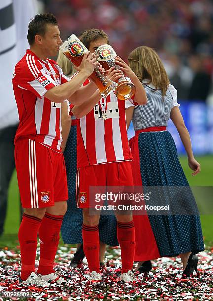 Ivica Olic and Philipp Lahm of Bayern drink beer after winning the German Champions trophy after winning 3-1 the Bundesliga match between Hertha BSC...
