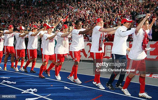 Bayern celebrates winning the German Champions trophy after winning 3-1 the Bundesliga match between Hertha BSC Berlin and FC Bayern Muenchen at...