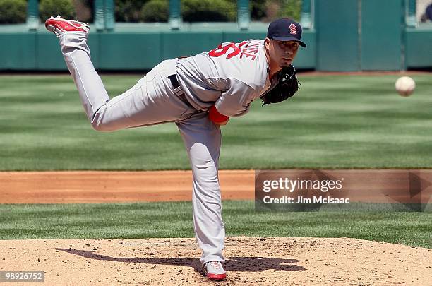 Kyle Lohse of the St. Louis Cardinals delivers a pitch against the Philadelphia Phillies at Citizens Bank Park on May 6, 2010 in Philadelphia,...