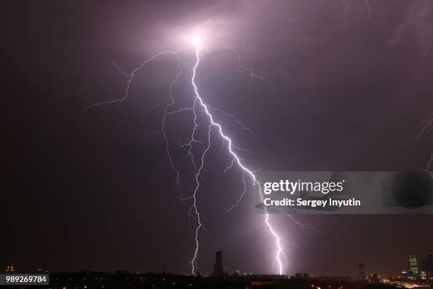 lighting strike - forked lightning stock pictures, royalty-free photos & images